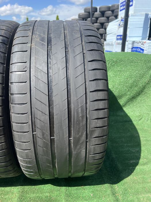 * Opona Michelin 295/35/21 para