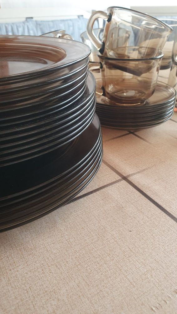 Zestaw arcoroc talerze, filiżanki, szklanki
