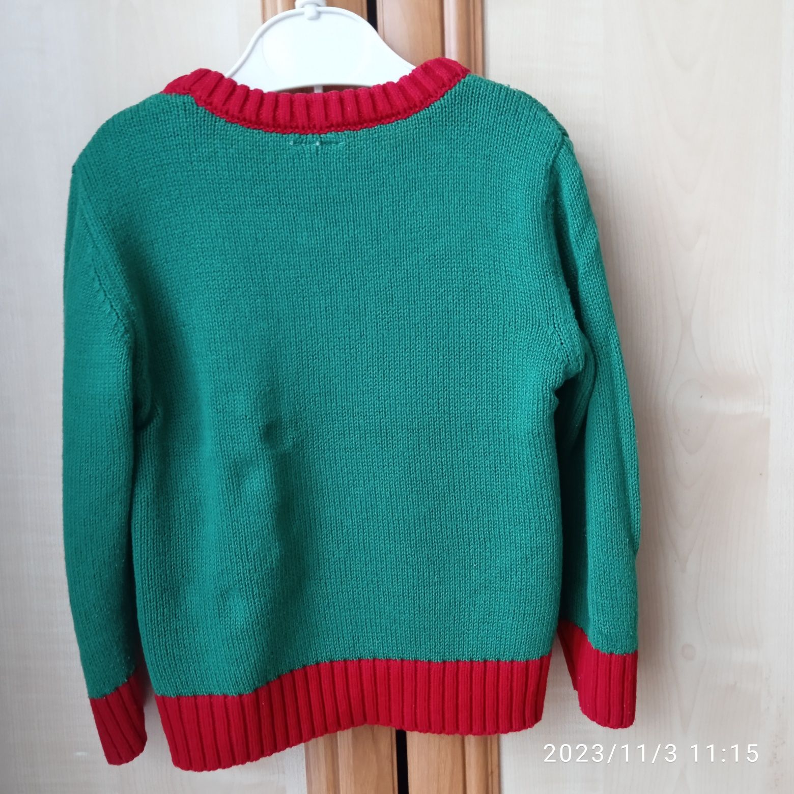 Sweterek świąteczny z choinką r98