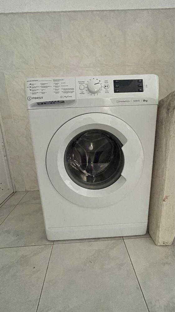 Máquina de lavar roupa Indesit 8 kg
