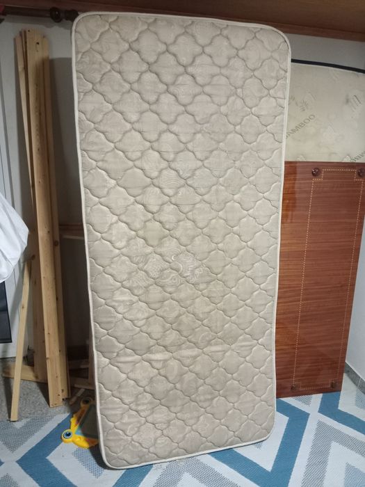 Cama de solteiro IKEA