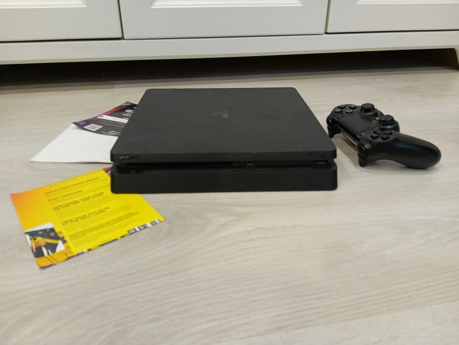 Ps4 PlayStation 4 slim 1TB GTA V Gran Turismo 7 i inne gry