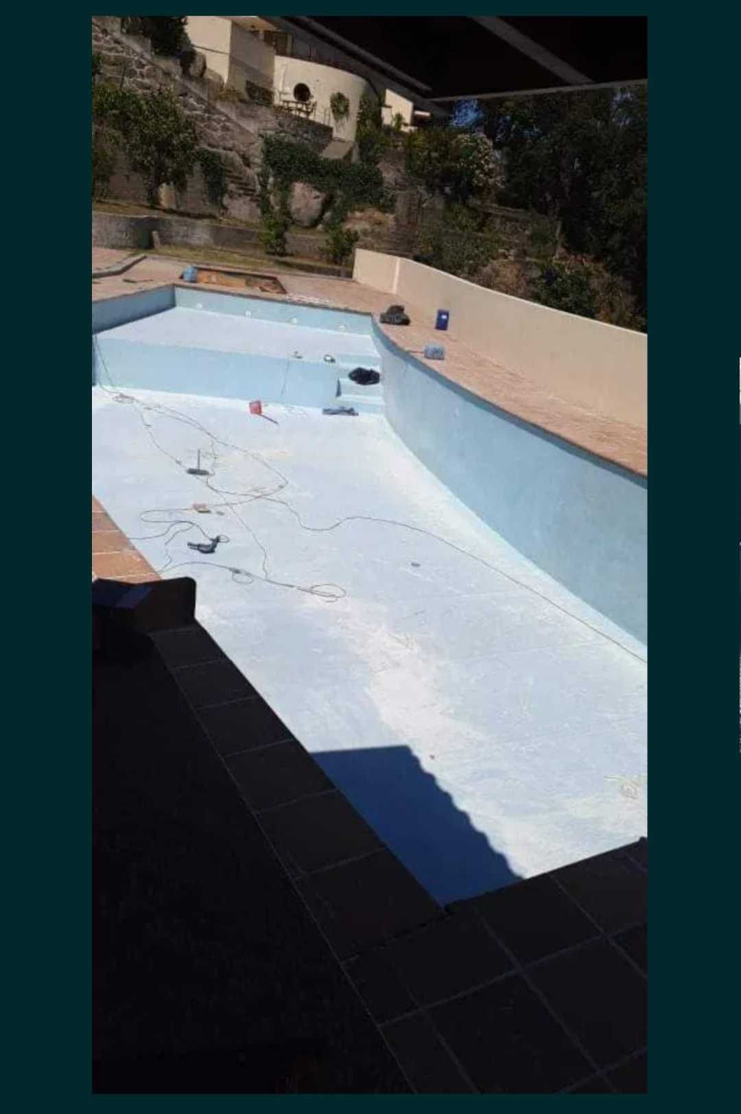 Construção Piscinas em Betão e acabamento em Fibra vidro