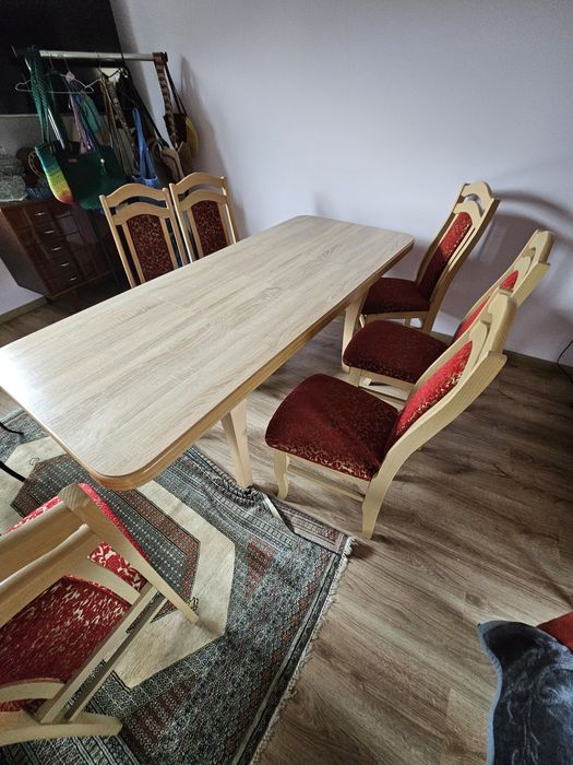 Stół rozkładany i 6 krzeseł