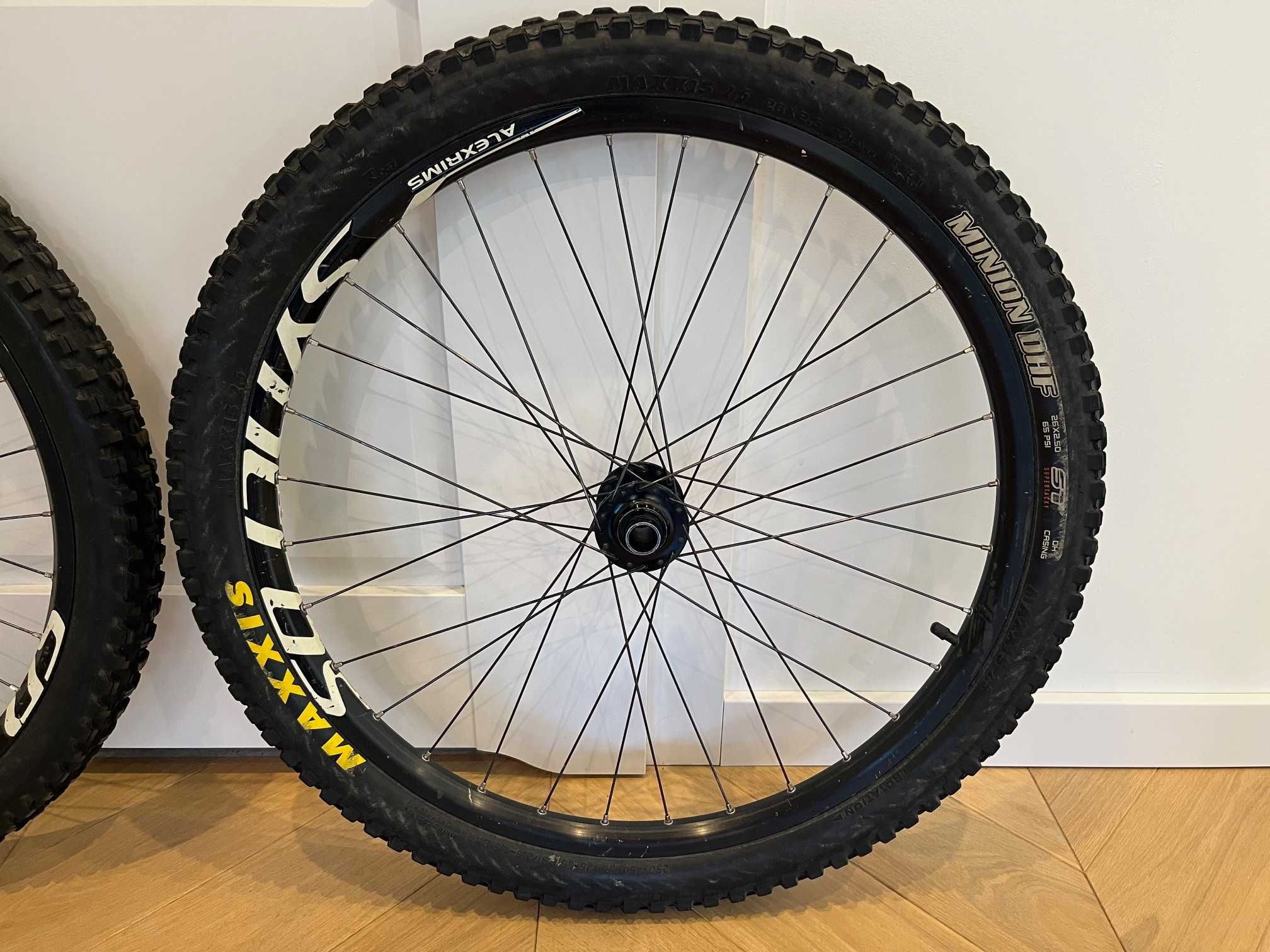Koła Downhill 26" Syncros z oponami Maxis Minion