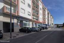 Garagem com 13m², para arrumos, no centro do Cadaval