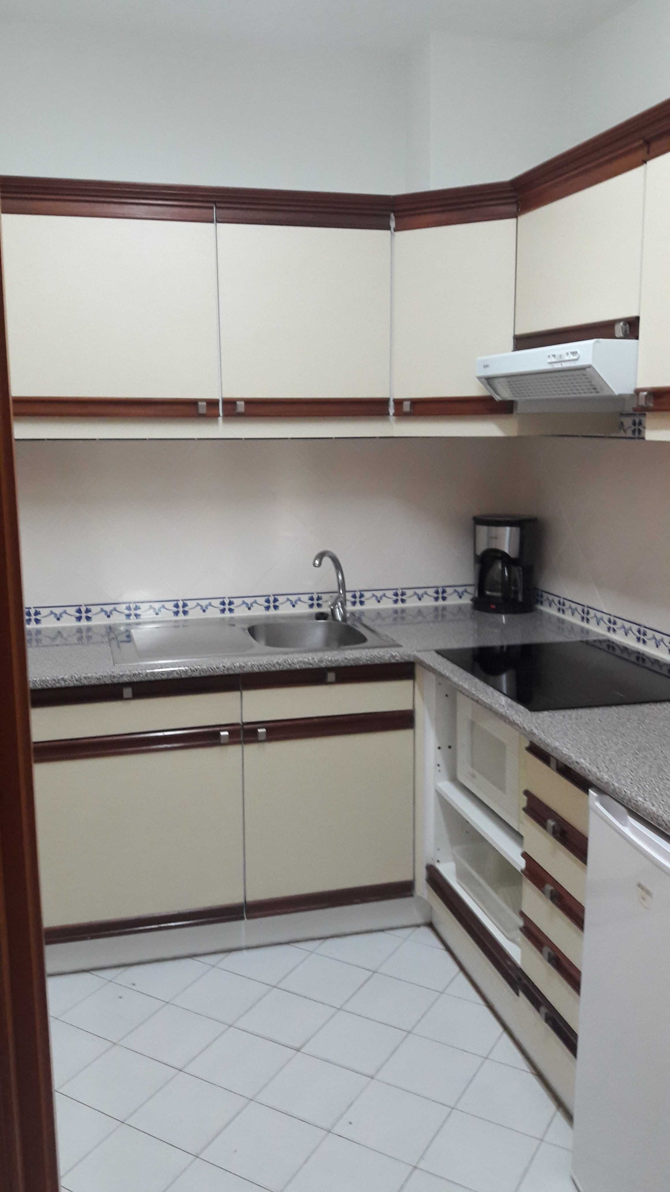 T0 Cond Fechado c/Piscina no Forte S João