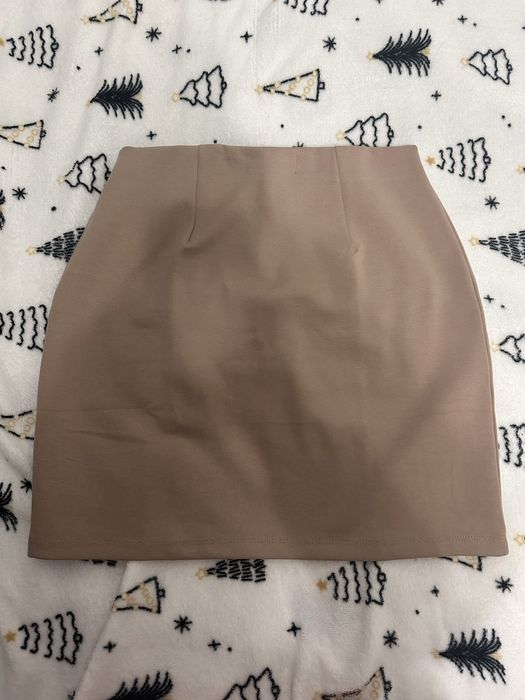 Спідниця бежевого кольору