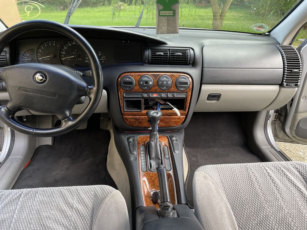 Opel Omega B.