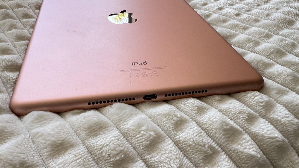 iPad 6ª Geração Rose Gold (9,7 polegadas) (com caixa)