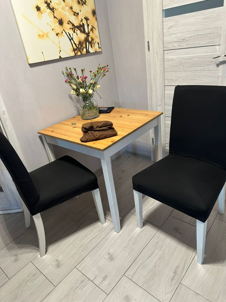 Stół Ikea i 2 krzesła