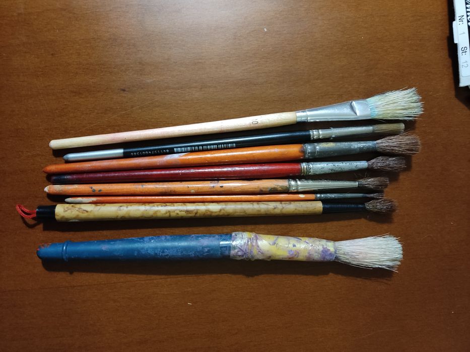 Tintas e pincéis