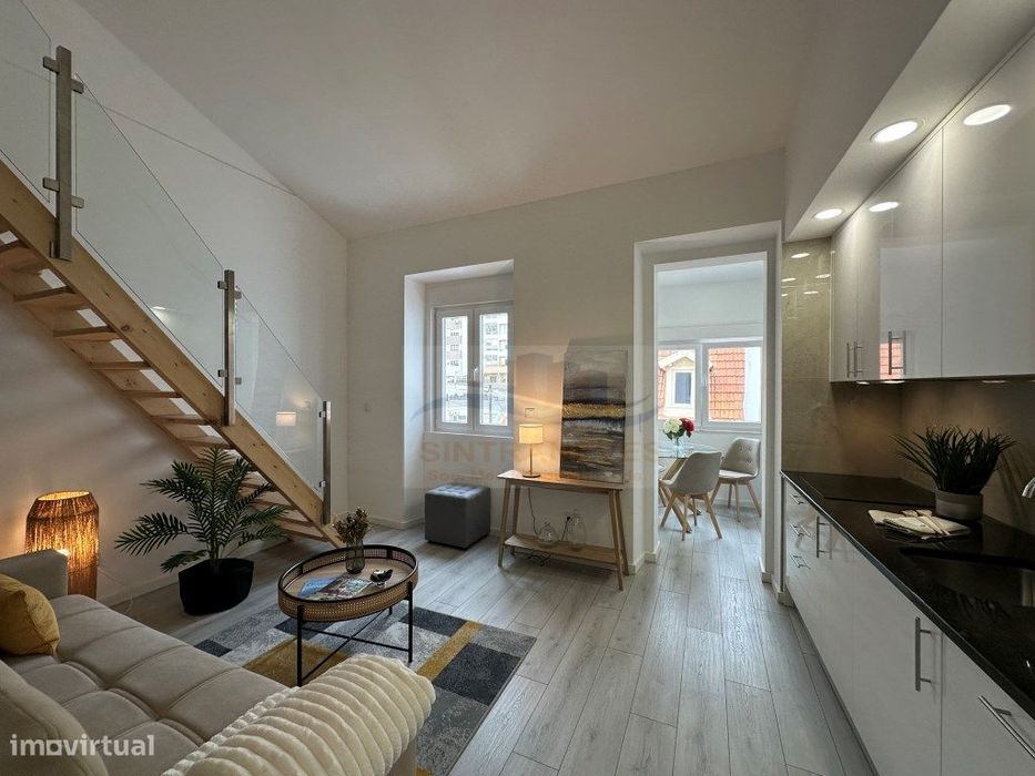 Excelente T2 + Mezzanine totalmente remodelado nas Laranjeiras