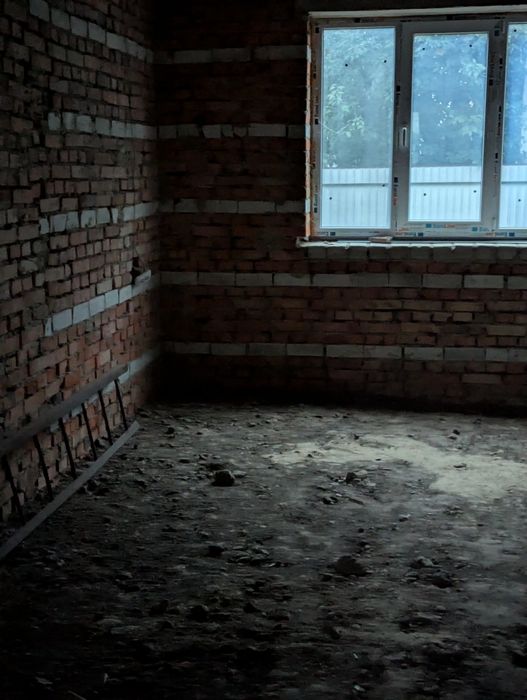 ПРОДАМ великий недобудований БУДИНОК. Вул. Якимченка. Район: Бабичівка
