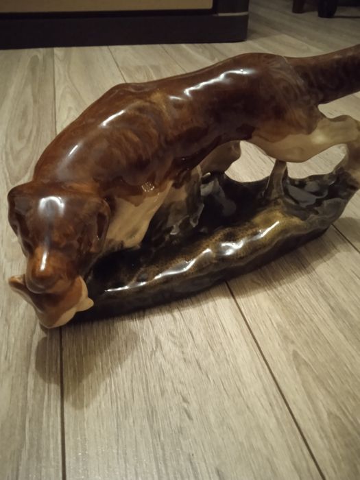 Фарфор " Собака на охоте "