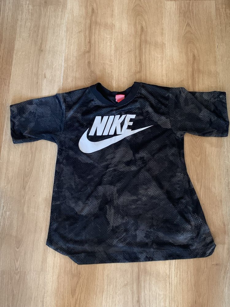 Футболка NIKE, size: S (подойдет на ХS)