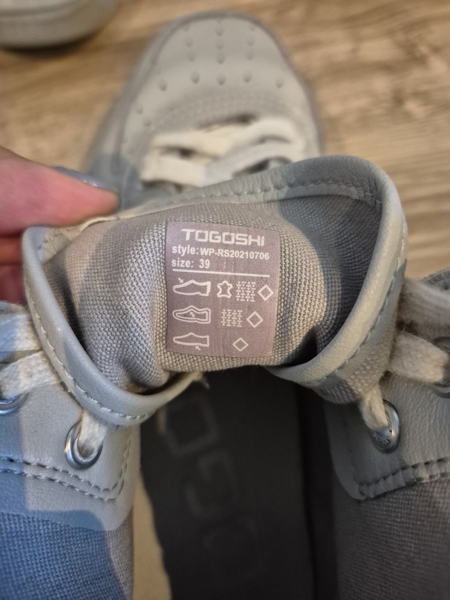 Szare buty togoshi