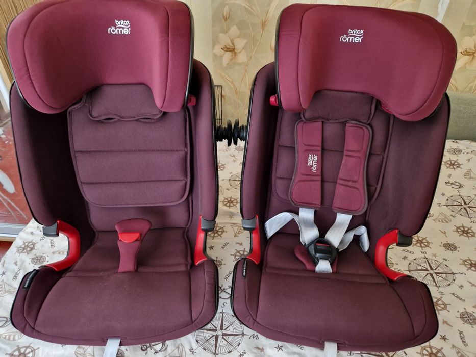 Продам два автокрісла britax romer