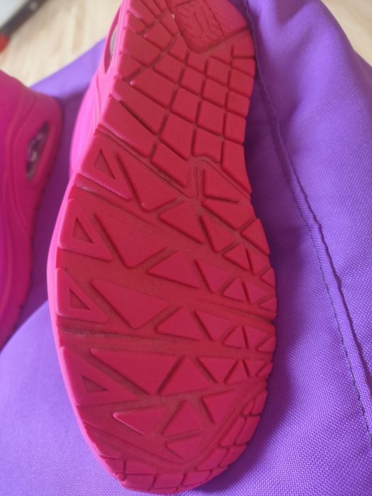 Кросівки фуксія skechers р.37
