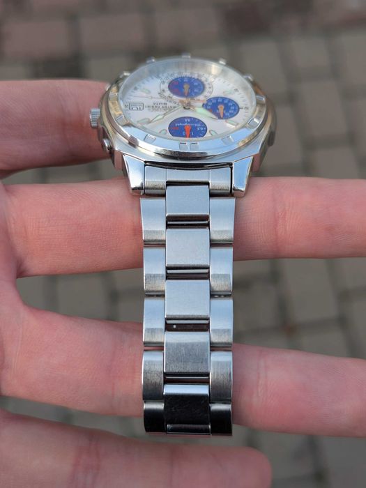Seiko V657-9010 chrono white/blue dial