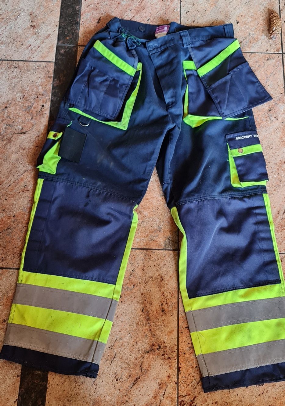 Ubranie robocze ostrzegawcze - spodnie + GRATIS