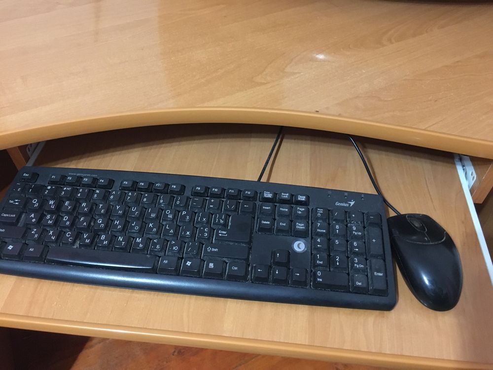 Продаю компютерну парту