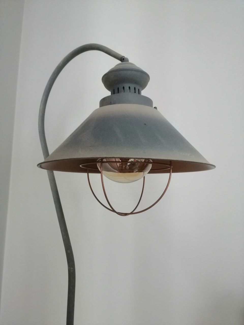 Lampa podłogowa industrial szara
