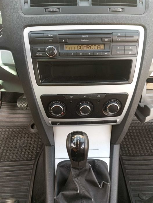 Skoda Octavia Carrinha 1.6 a Gasolina + GPL