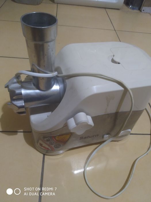 Продам електромясорубку