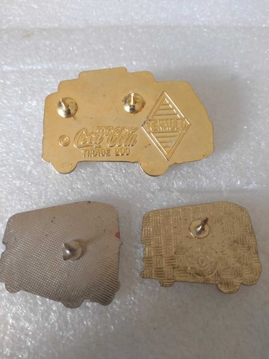 Pins de Autocarros de Londres e Carrinha da Coca Cola.
