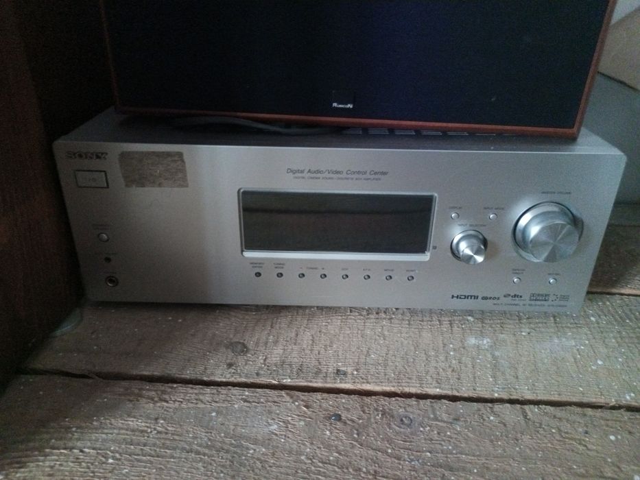 Wzmacniacz Sony głośniki Demon z subuforem.