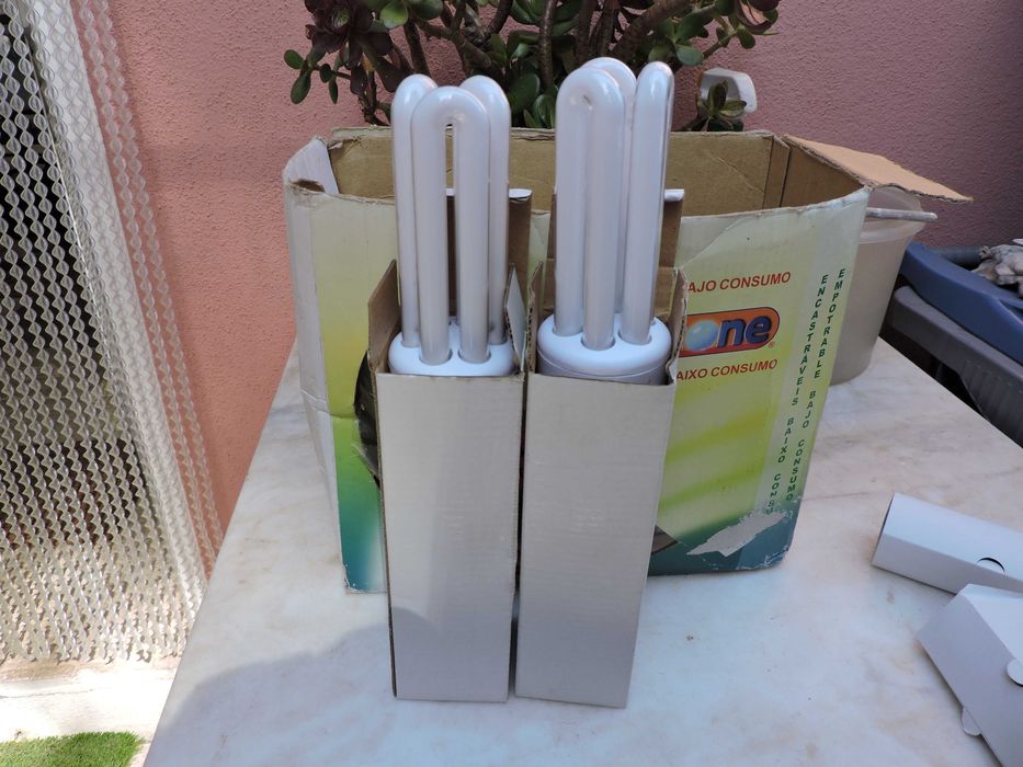 Lampada de encastrar nova completa com duas lâmpadas