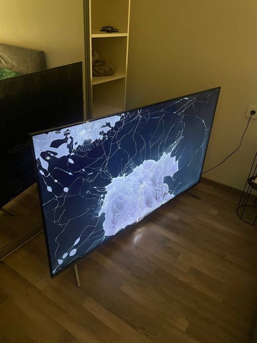 Hisense 65, все видно на фото)