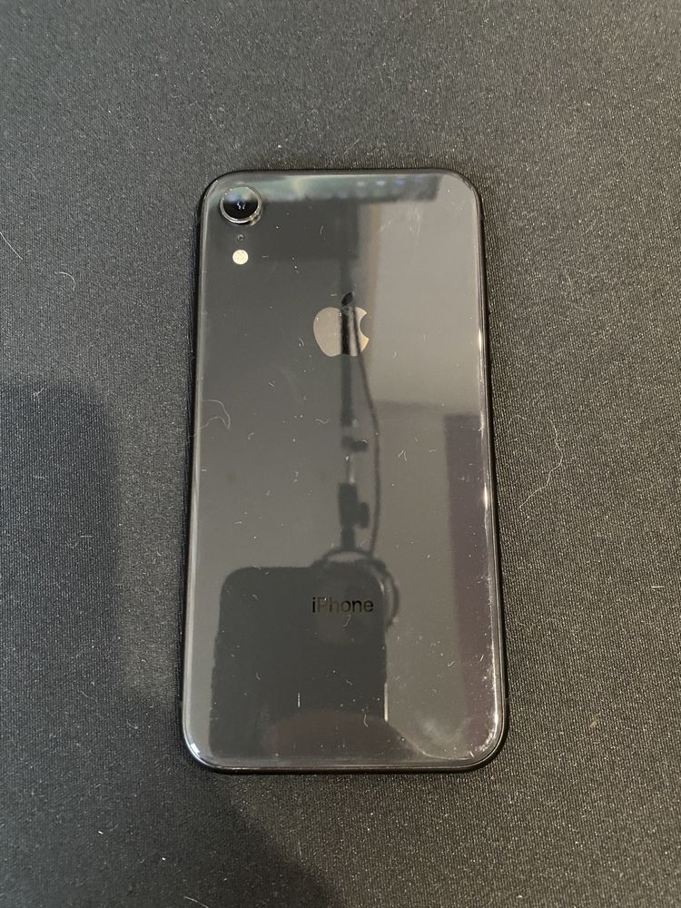 Продам iPhone XR 64gb black