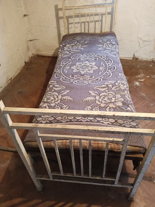 Кровати 2  штуки, самовывоз.