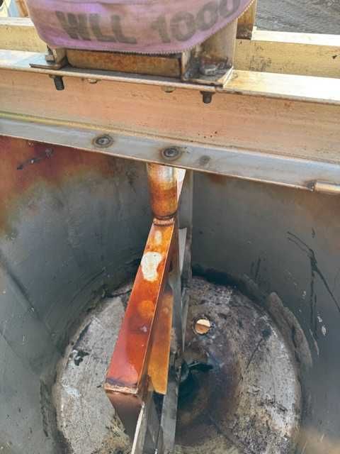 Zbiornik ze stali nierdzewnej z masywnym mieszadłem 1100 l