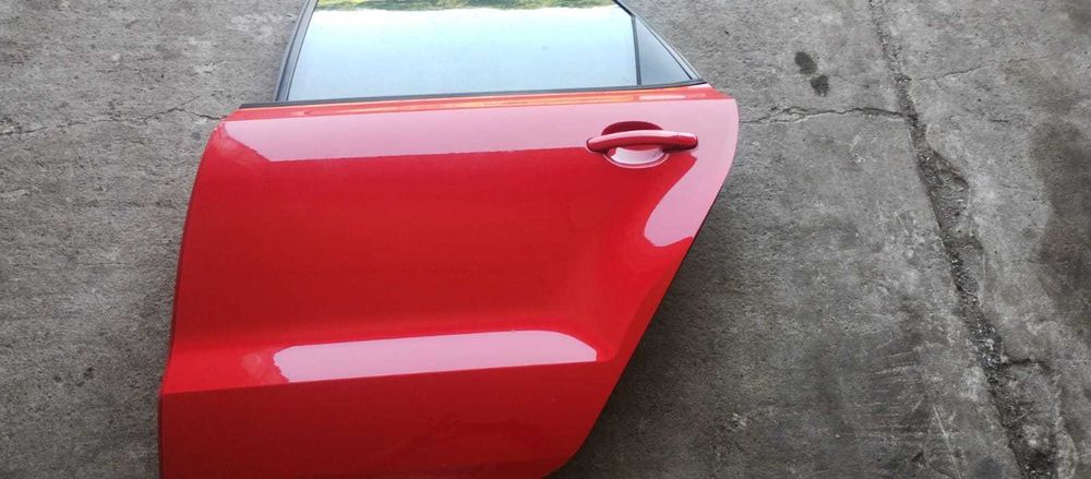 Drzwi przód tył prawe VW Polo R6
Kod lakieru: LP3G