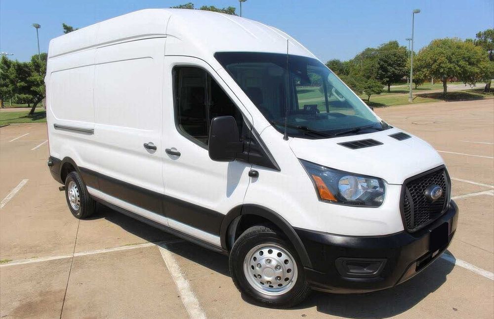 Ford Transit      2023