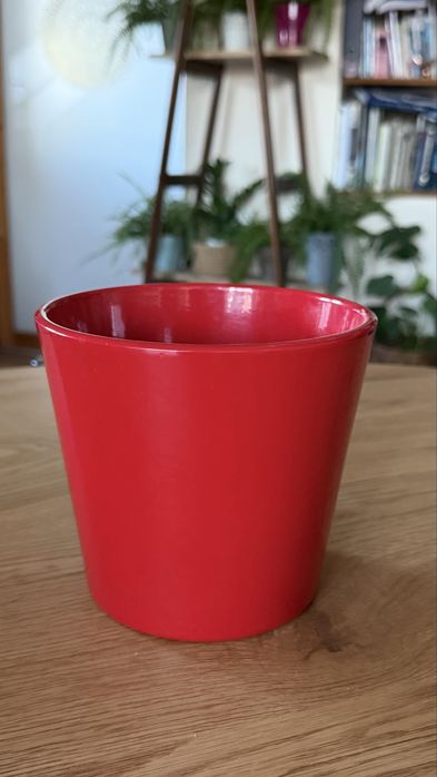 Czerwona osłonka ceramiczna 14 × 15 cm – jak nowa