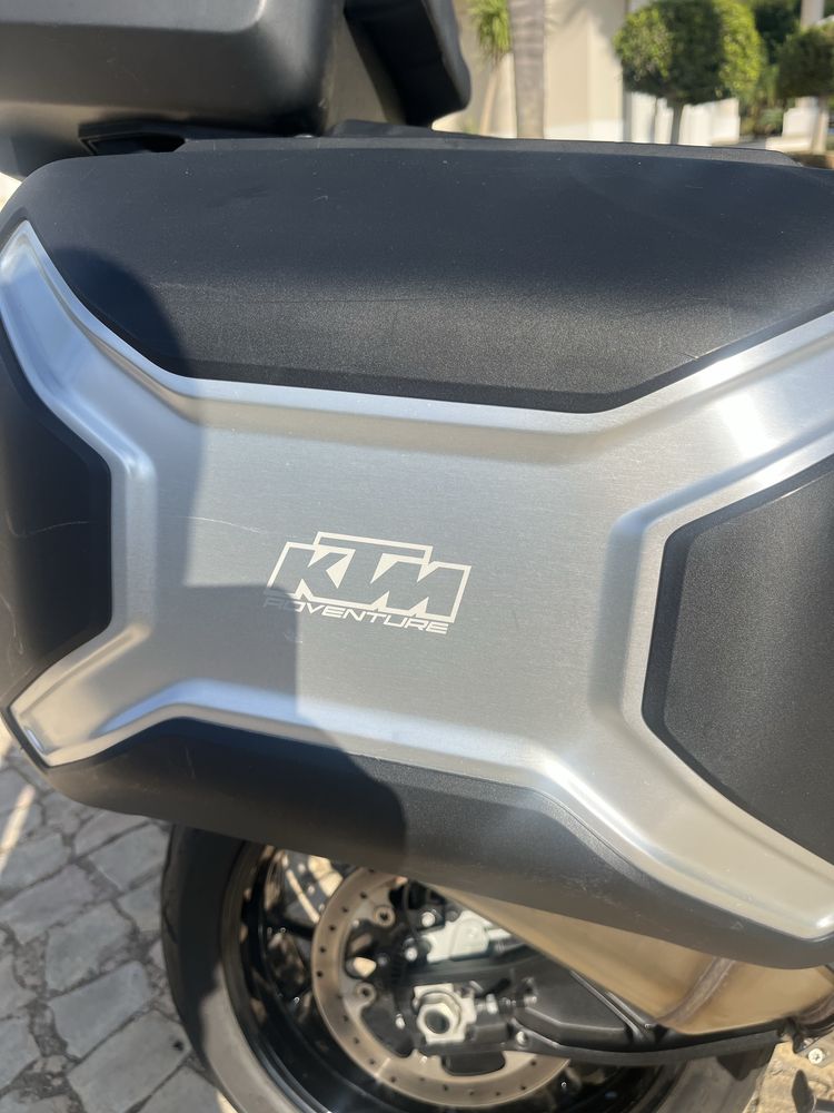 KTM Super Adventure 1290 de 2022  com so 11700km