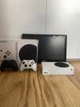 Xbox series S 512GB z 2 pady,monitor i 4 gry