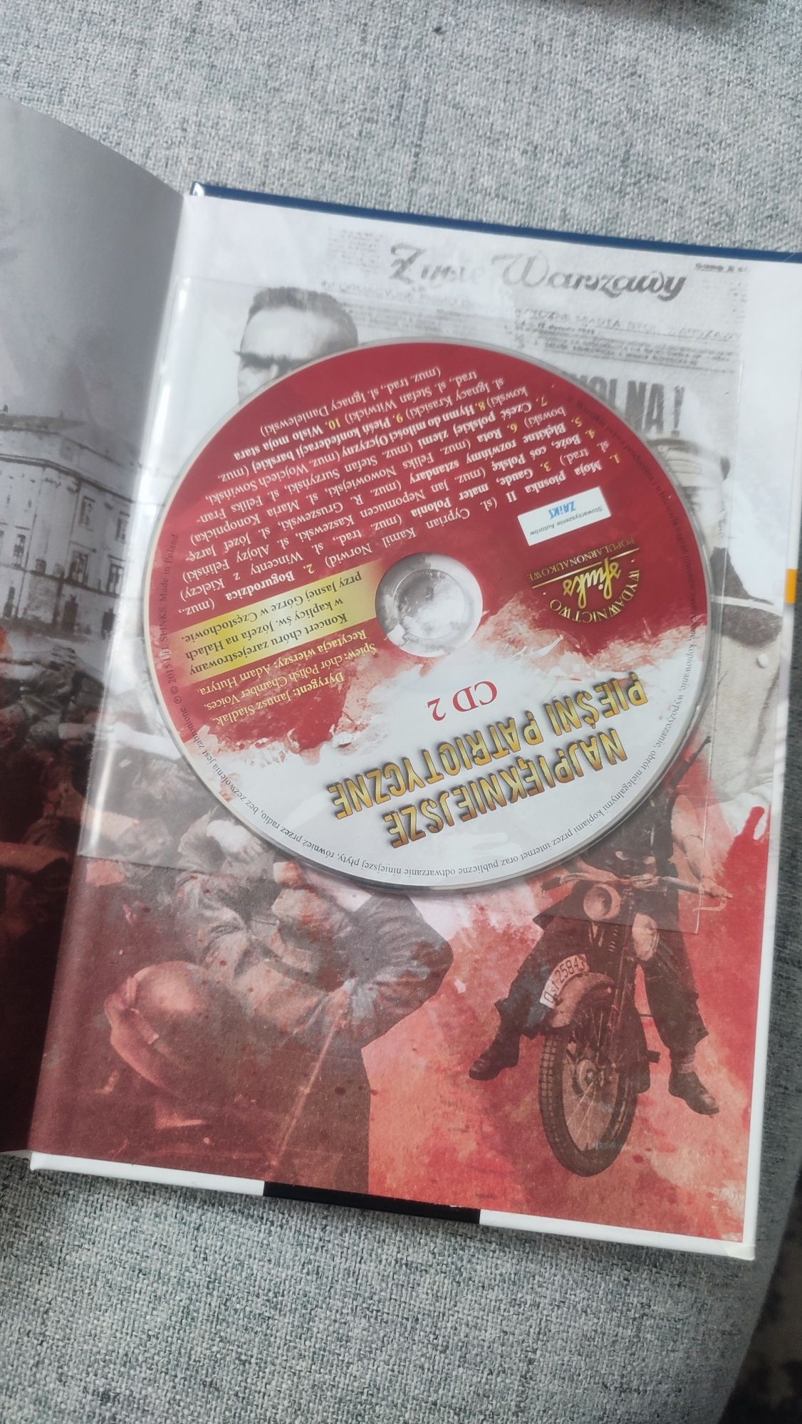 Mała Księga Patrioty Bóg Honor Ojczyzna + 2 CD