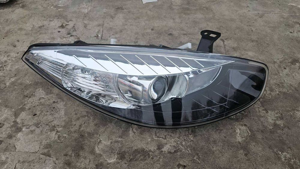 Фара фары  Renault Fluence Рено Флюенсу 13-