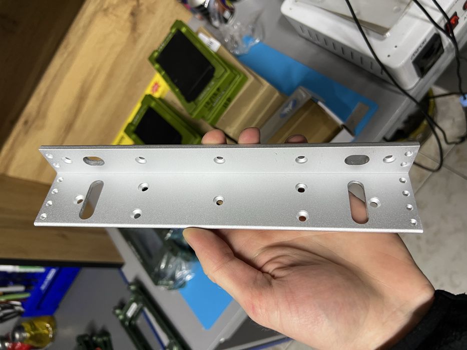 Кутник Yli Electronic MBK-280NL монтажний 400