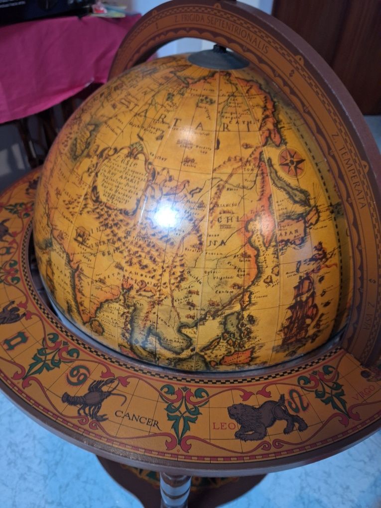 Bar em forma de globo