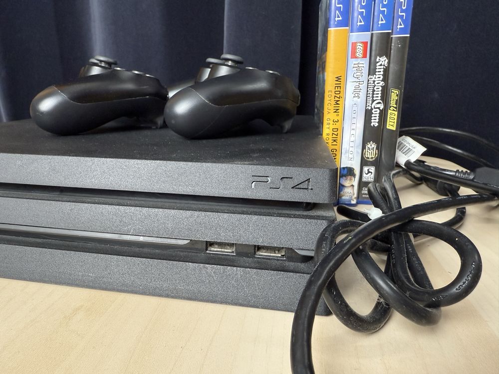 PlayStation 4 pro, 2 pady, 5 gier, PS4 PRO
