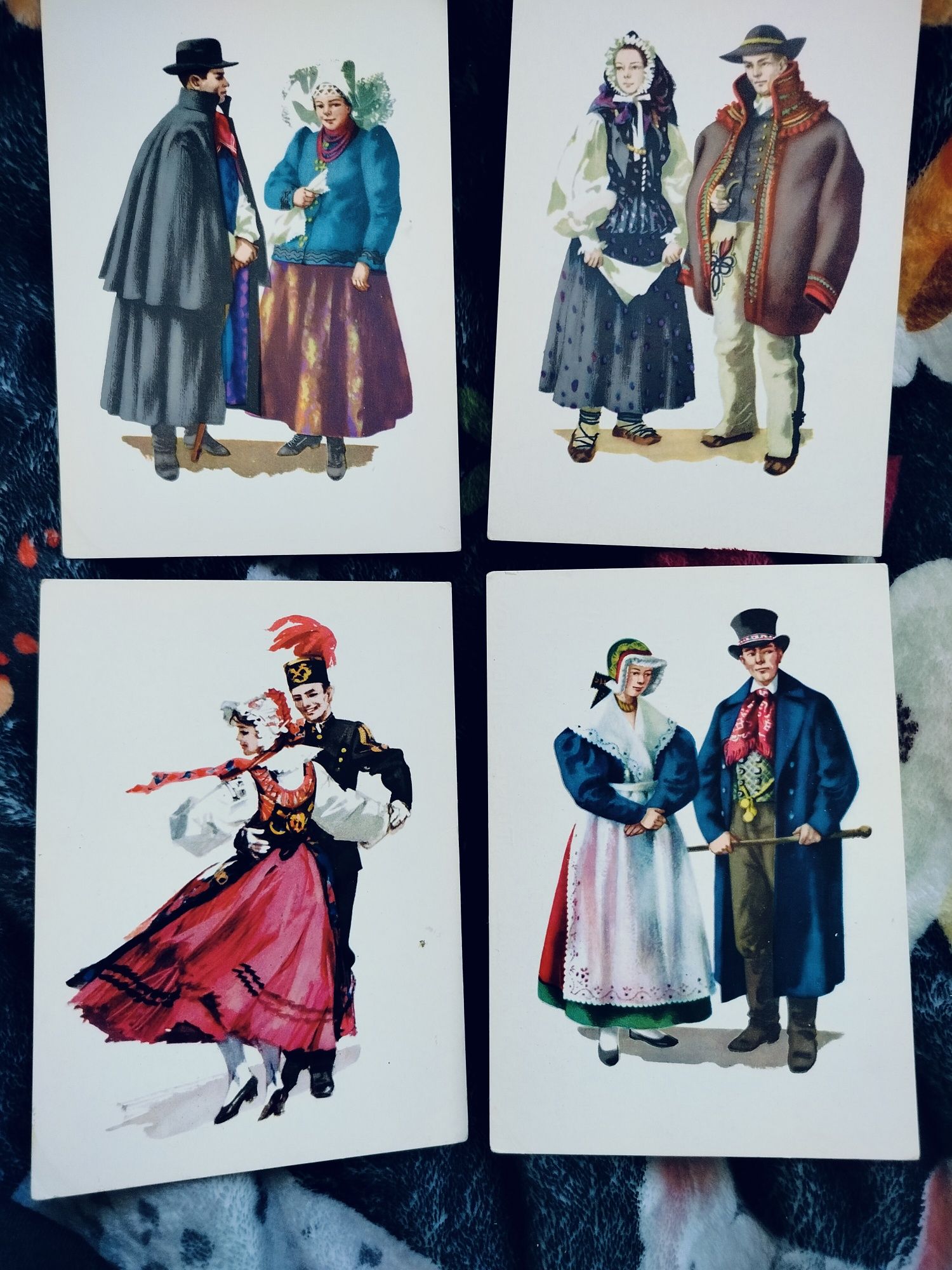 Pocztówki PRL Stroje ludowe.