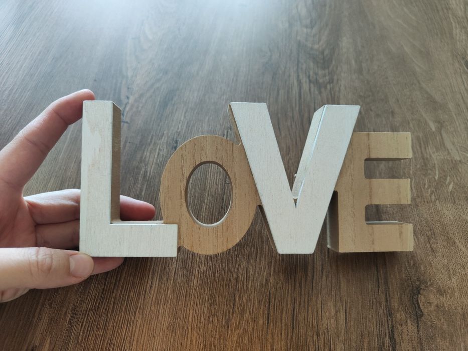 Napis love - ozdoba na wesele