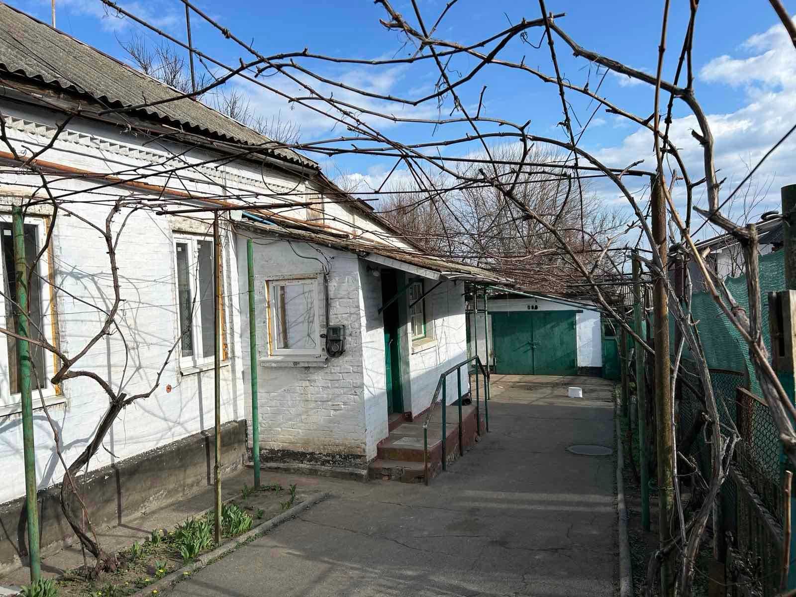 Продам 1/2 домовладения - ул. Станичная-р-н Гагарина, въезд и гараж!