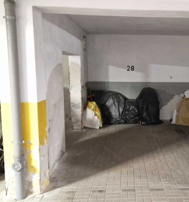 Wynajmę miejsce parkingowe ul. Łamana 6 przy PKP Warszawa-Włochy
